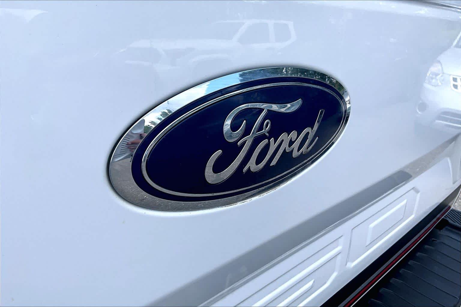 Used 2018 Oxford White Ford LARIAT image 30