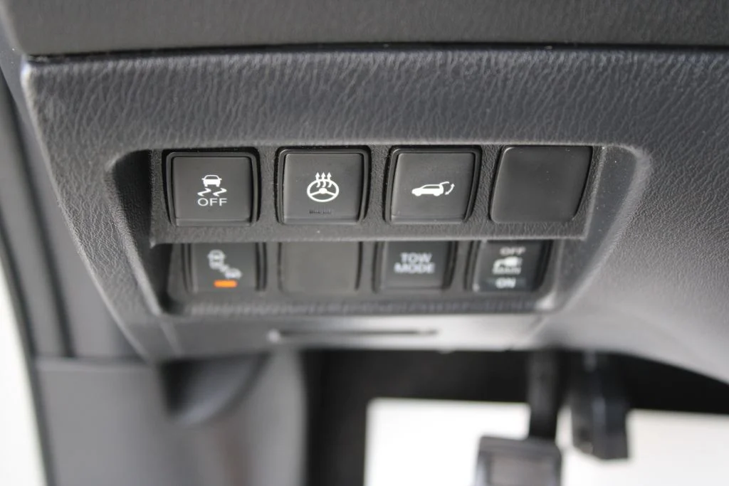 Used 2018 Silver Nissan SL image 30