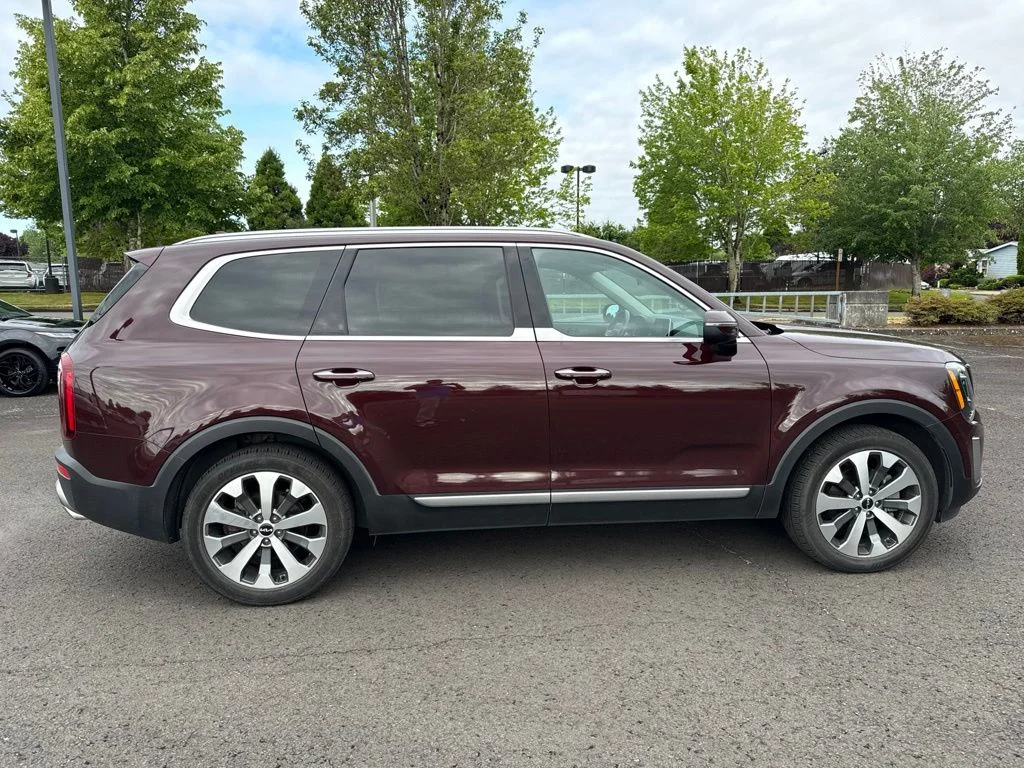 Used 2022 Sangria Kia S image 8