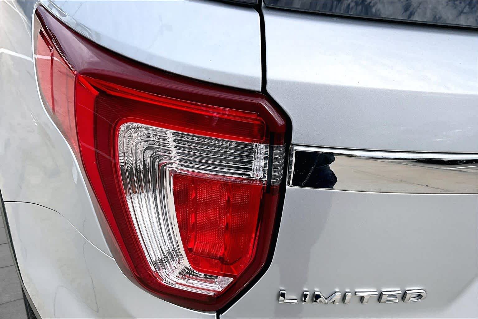 Used 2018 Ingot Silver Metallic Ford Limited image 29