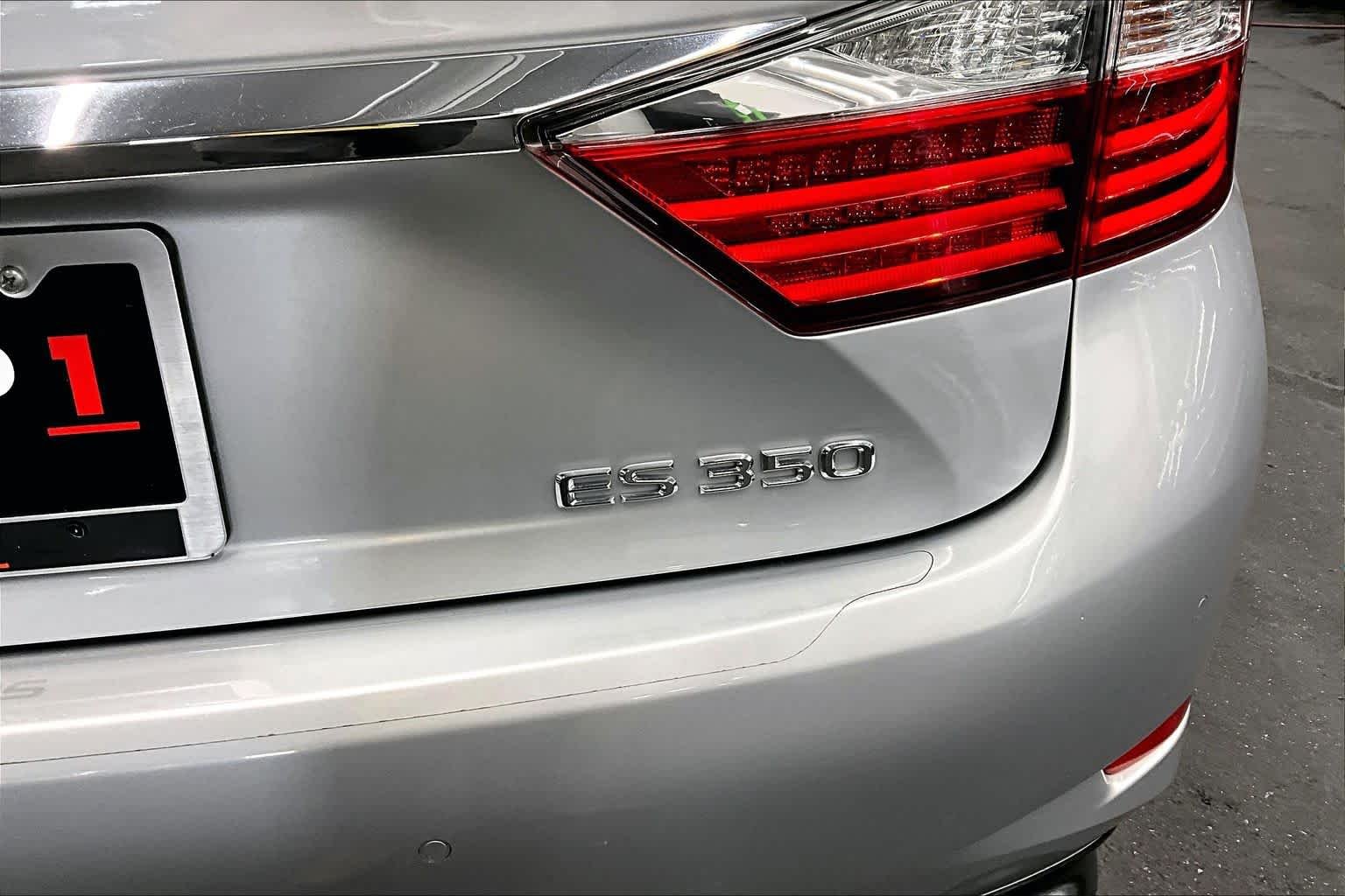 Used 2014 Silver Lining Metallic Lexus  image 9