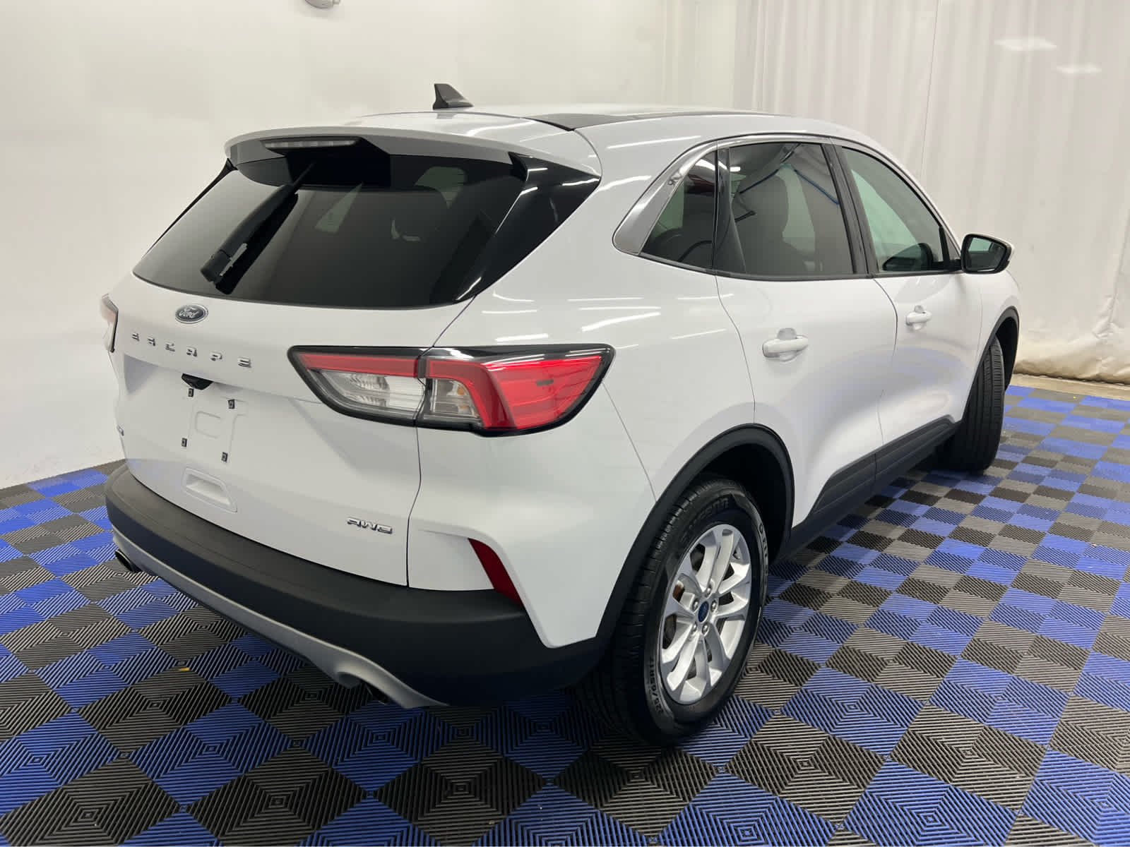 Used 2021 Oxford White Ford SE image 5