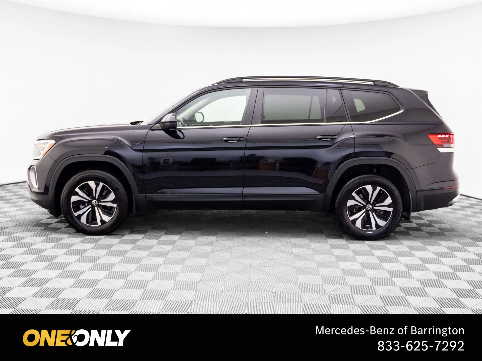Used 2024  Volkswagen 2.0T SE image 2