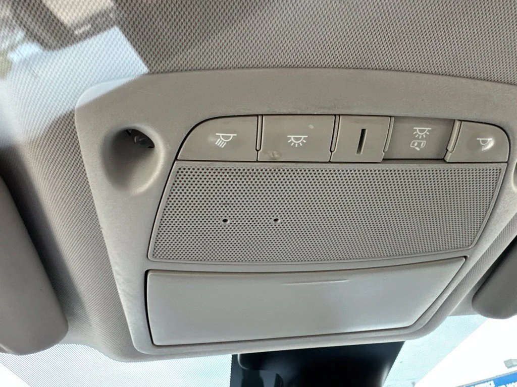 Used 2021 White Nissan S image 23