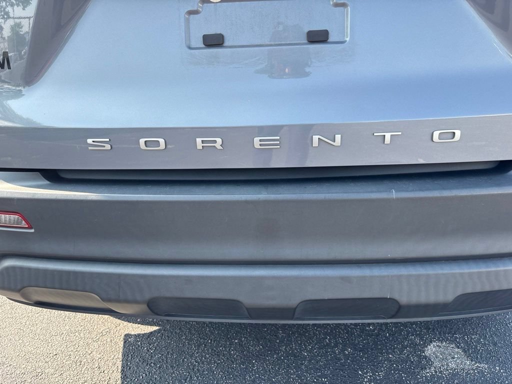 Used 2022 Everlasting Silver Kia LX image 5
