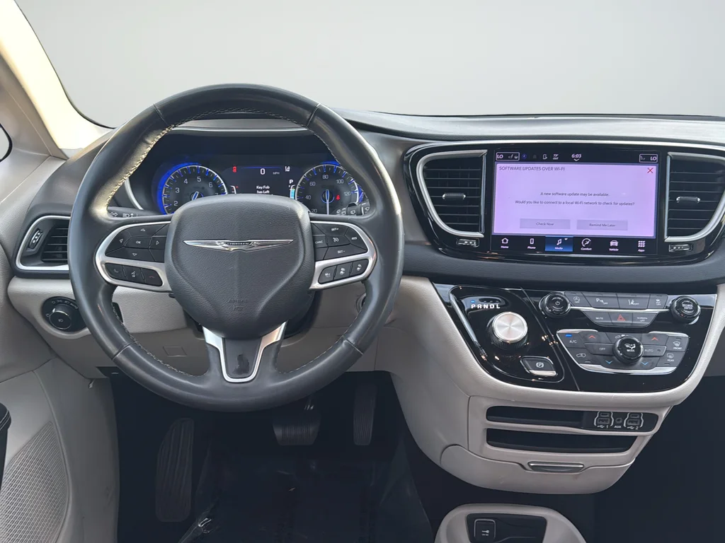 Used 2023 Black Chrysler Touring L image 9
