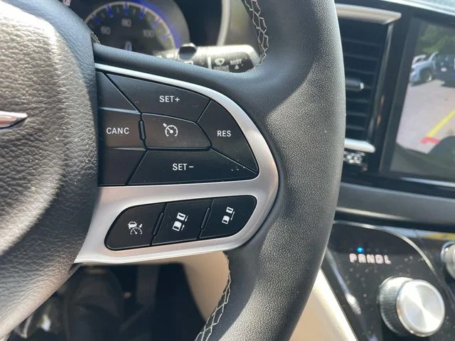 Used 2024 Black Chrysler Touring L image 31