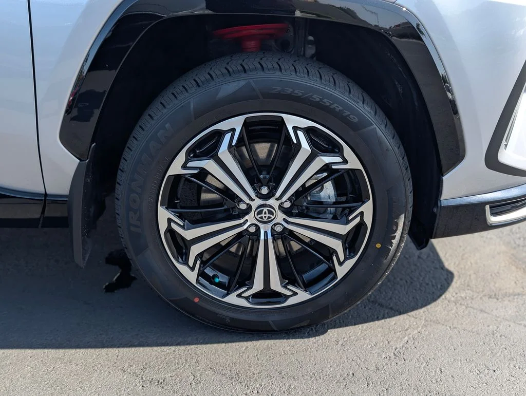 2024 Toyota RAV4 XSE - Photo 8
