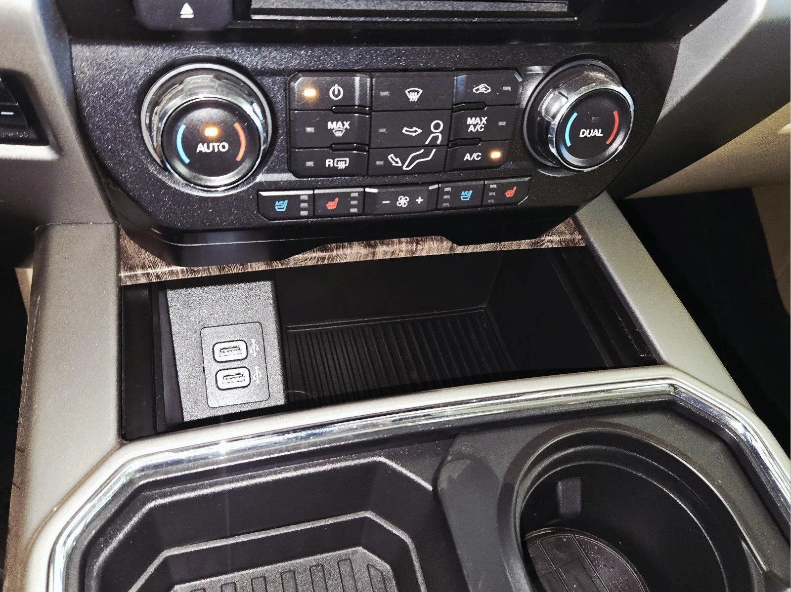 Used 2018 White Gold/Stone Gray Ford Lariat image 53