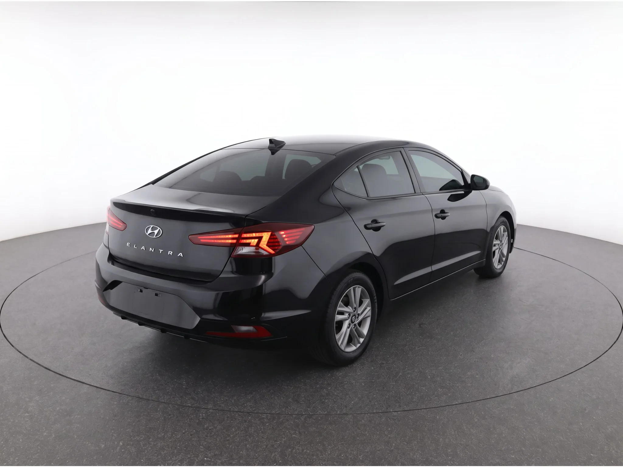 Used 2020 Phantom Black Hyundai SEL image 5