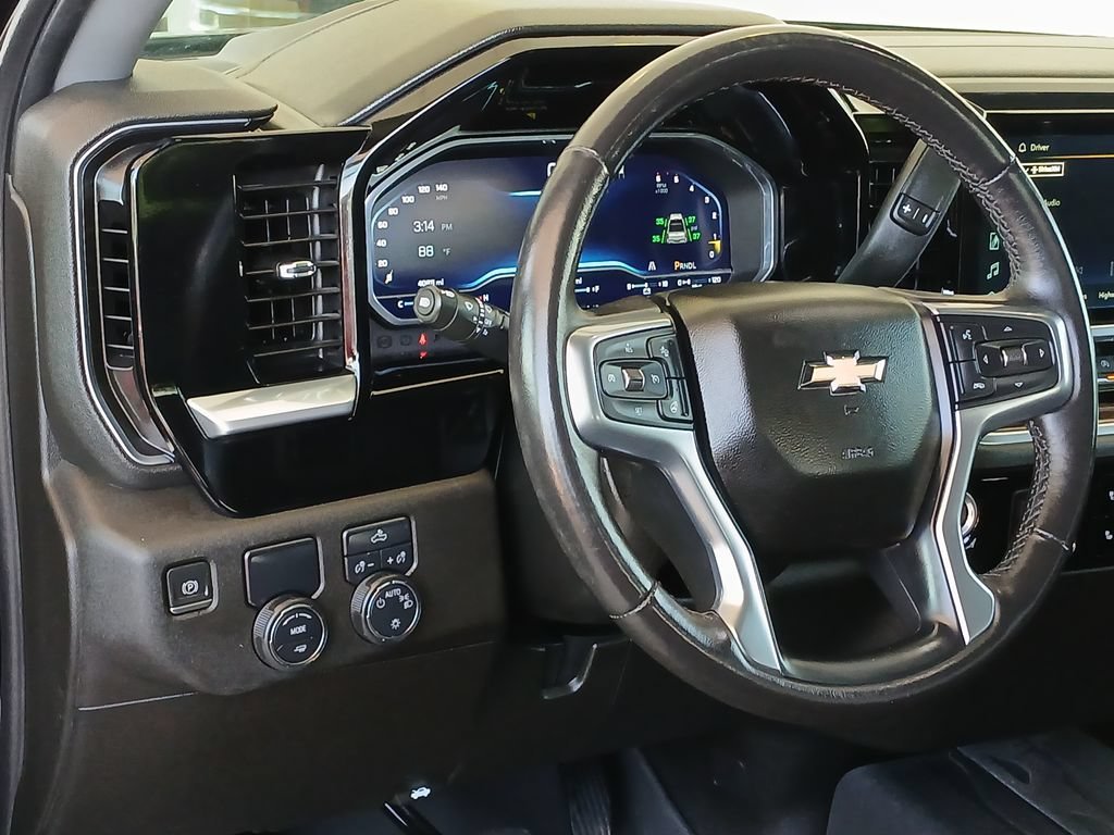 Used 2022 Black Chevrolet LT image 18