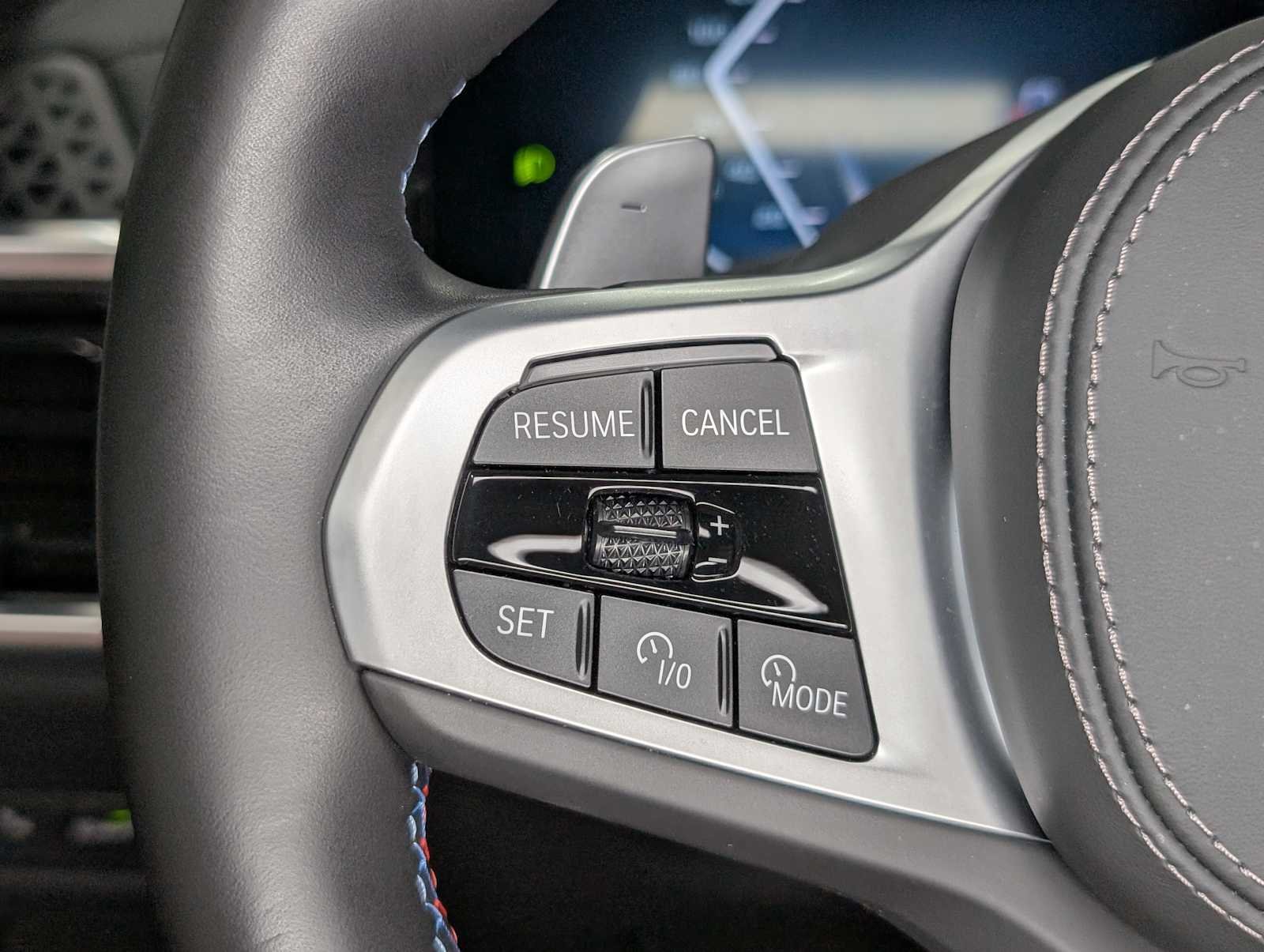 Used 2025 Skyscraper Grey Metallic BMW M60i image 37