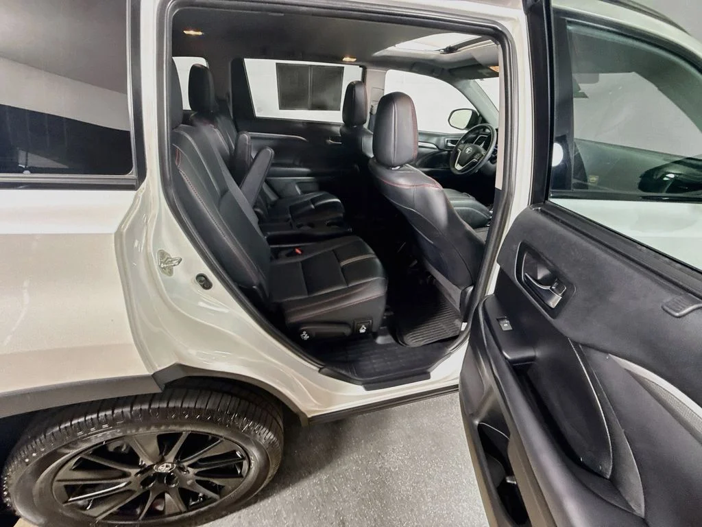 Used 2019 Blizzard Pearl Toyota SE image 26