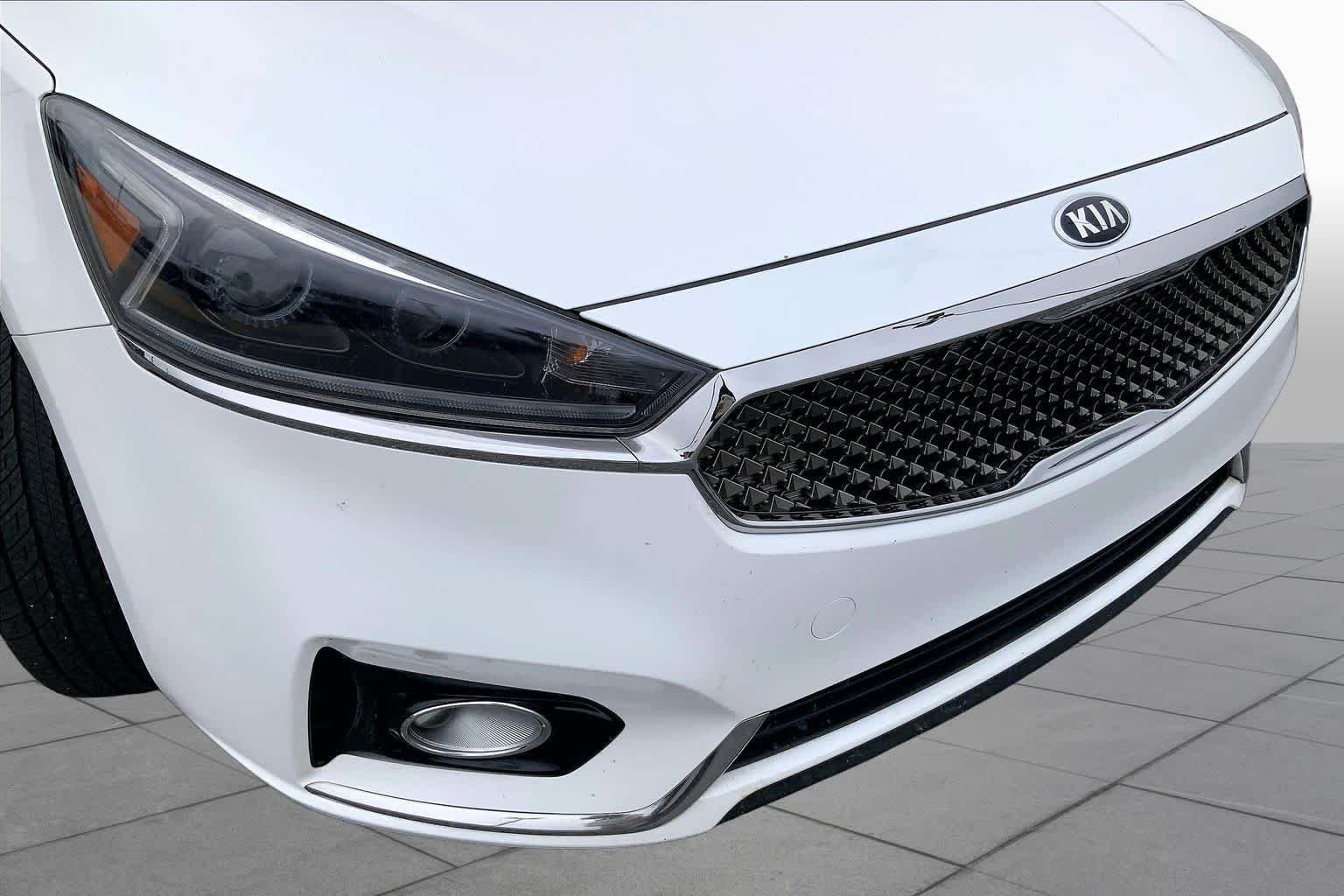 Used 2017 Snow White Pearl Kia Premium image 28