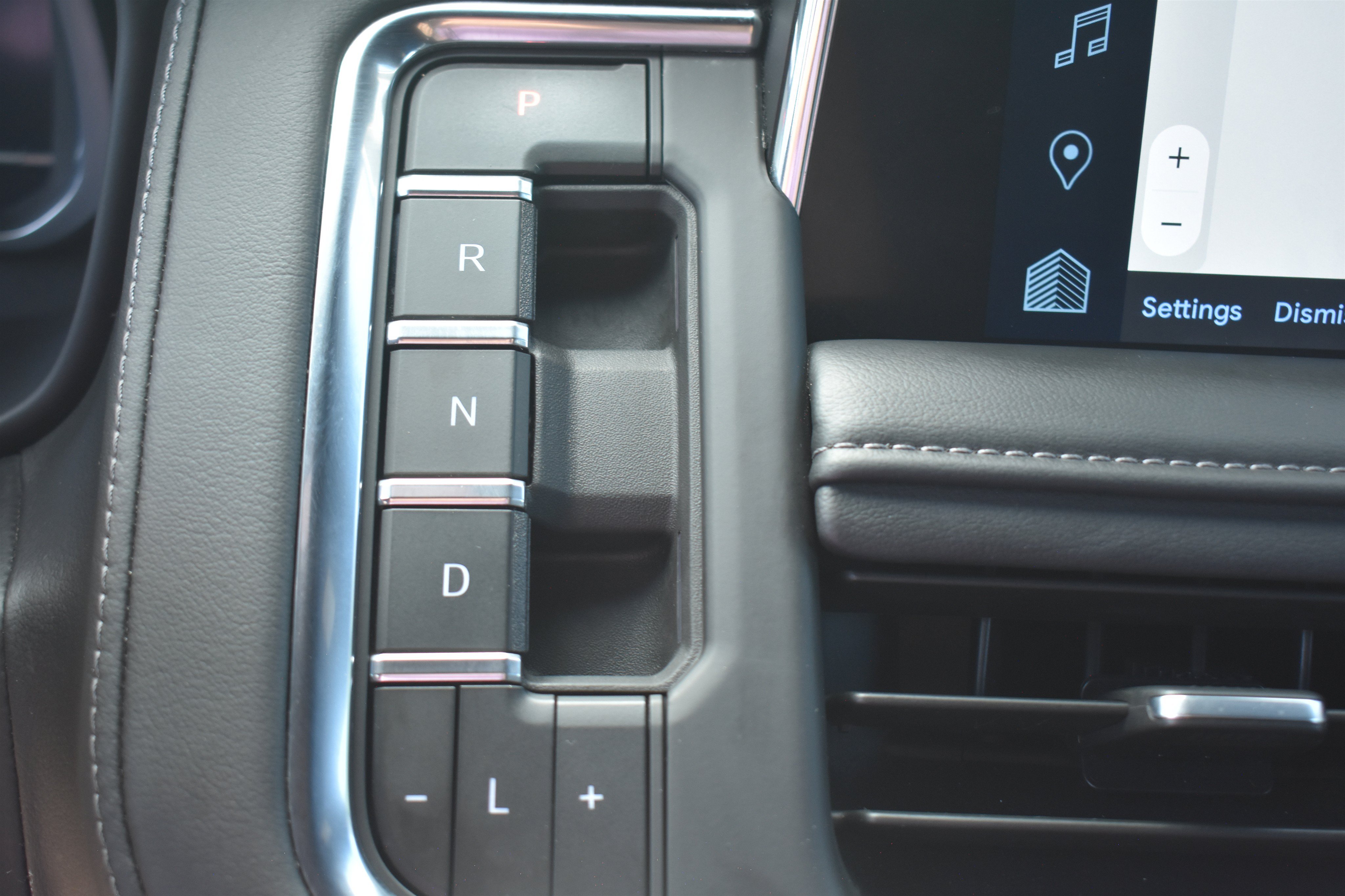 2023 Chevrolet Suburban LT - Photo 29
