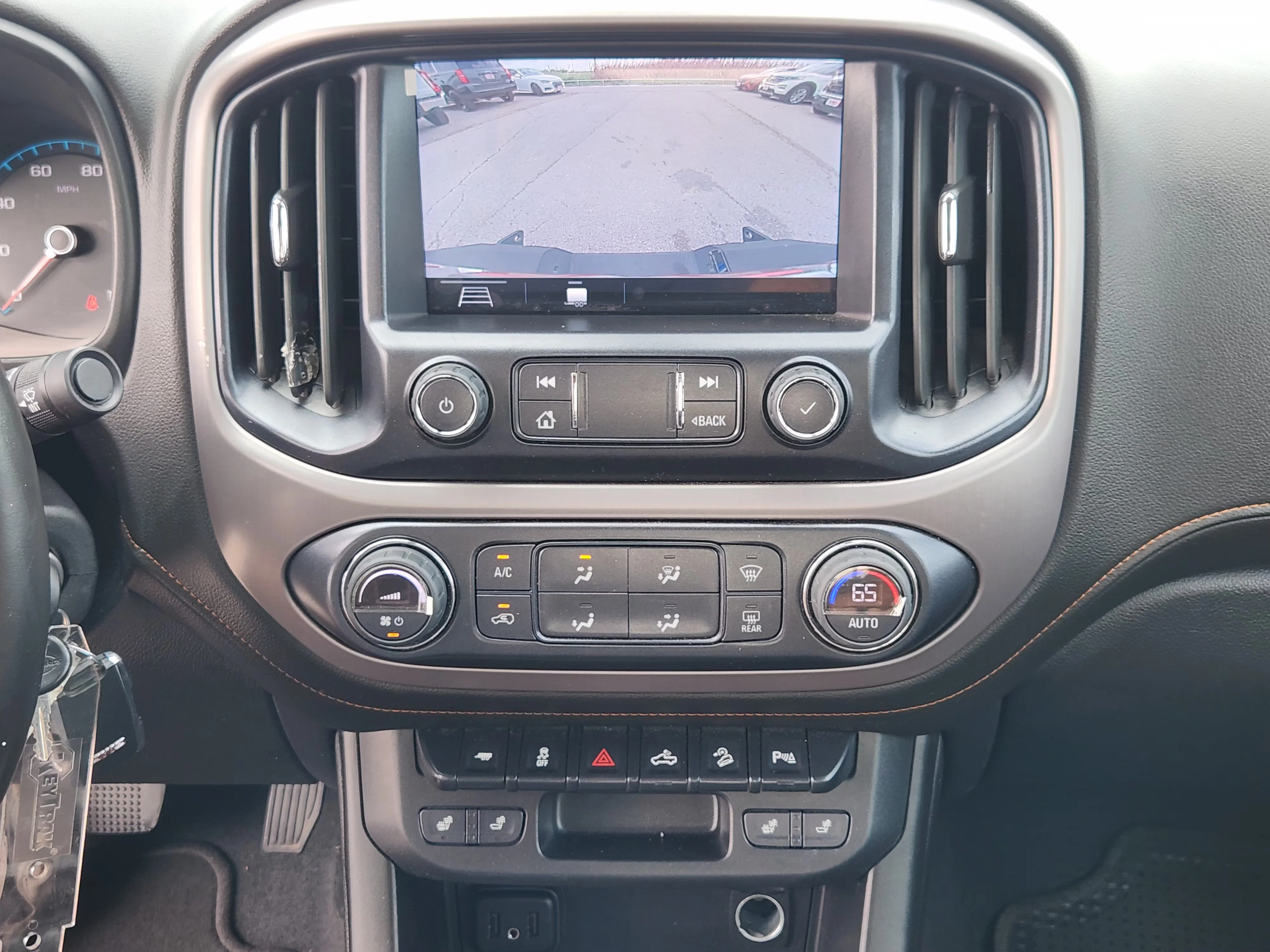 Used 2022 Summit White GMC AT4 w/Leather image 18