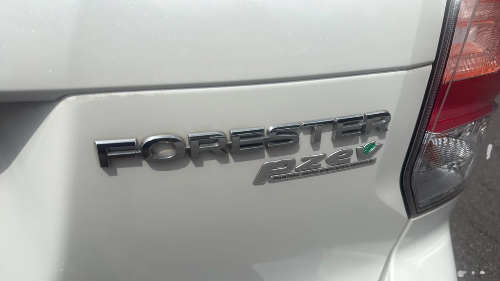 Used 2017 White Subaru 2.5i Premium image 29