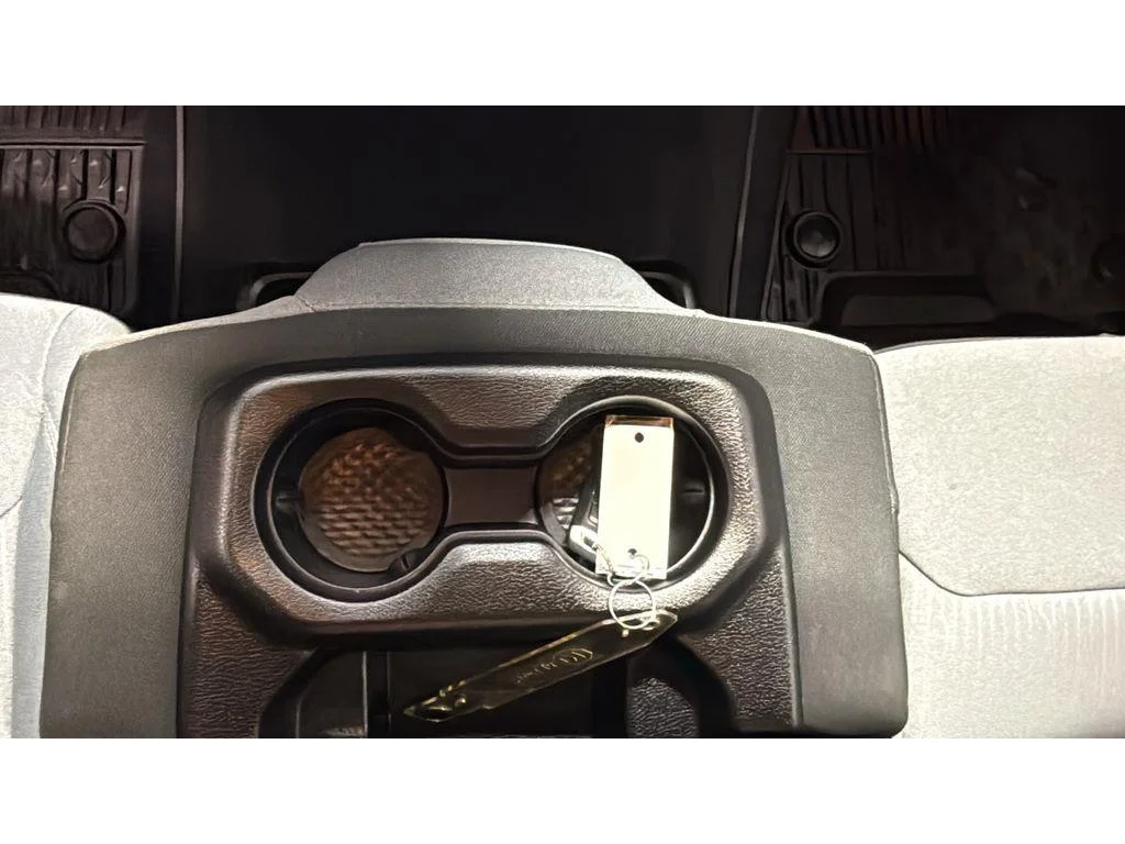 Used 2022 Billet Silver Metallic Clearcoat Ram Big Horn Crew Cab 4X4 3.6L V6 1 OWNER image 32