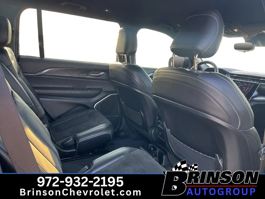 Used 2021 Diamond Black Crystal Pearlcoat Jeep Altitude image 6