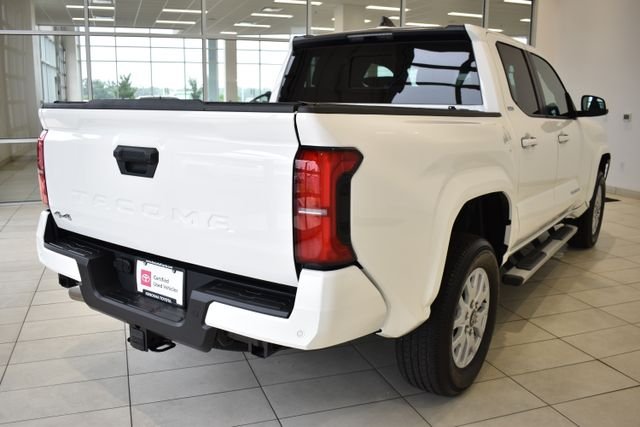 Used 2025 White Toyota SR5 image 9