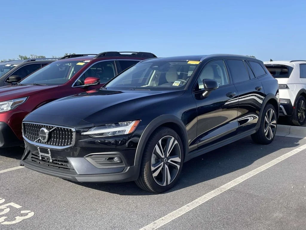 2024 Volvo V60 Cross Country Plus - Photo 2