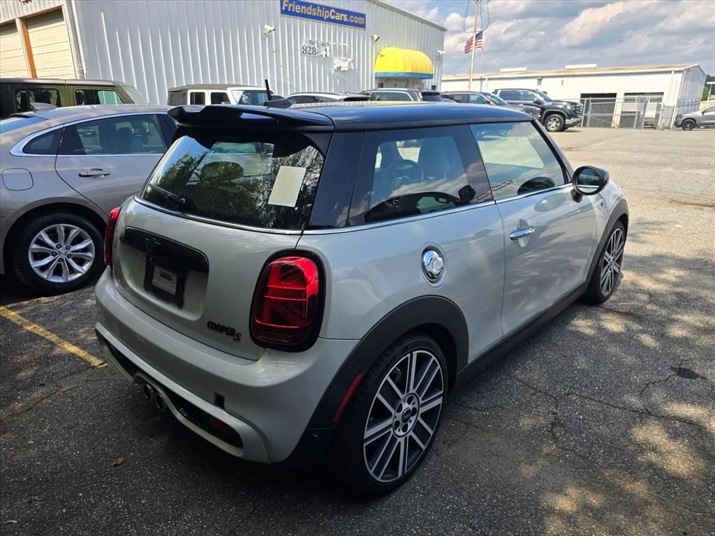 Used 2020 White MINI Classic image 12