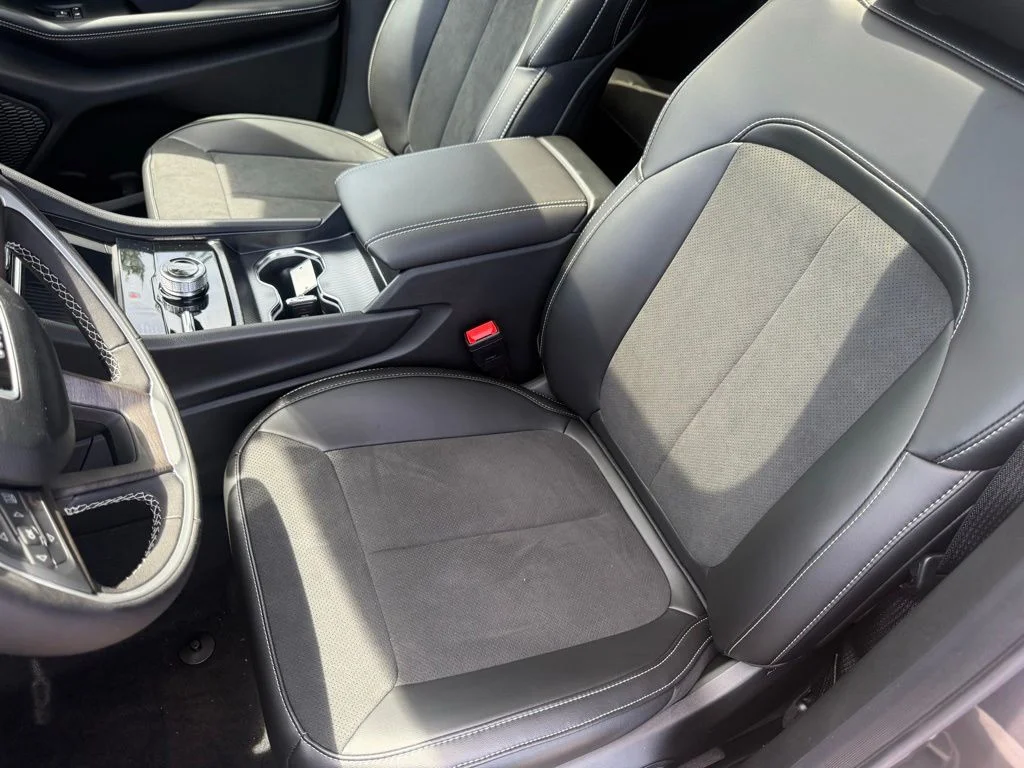 New 2026 Baltic Gray Metallic Clear-Coat Exterior Paint Jeep Laredo image 13