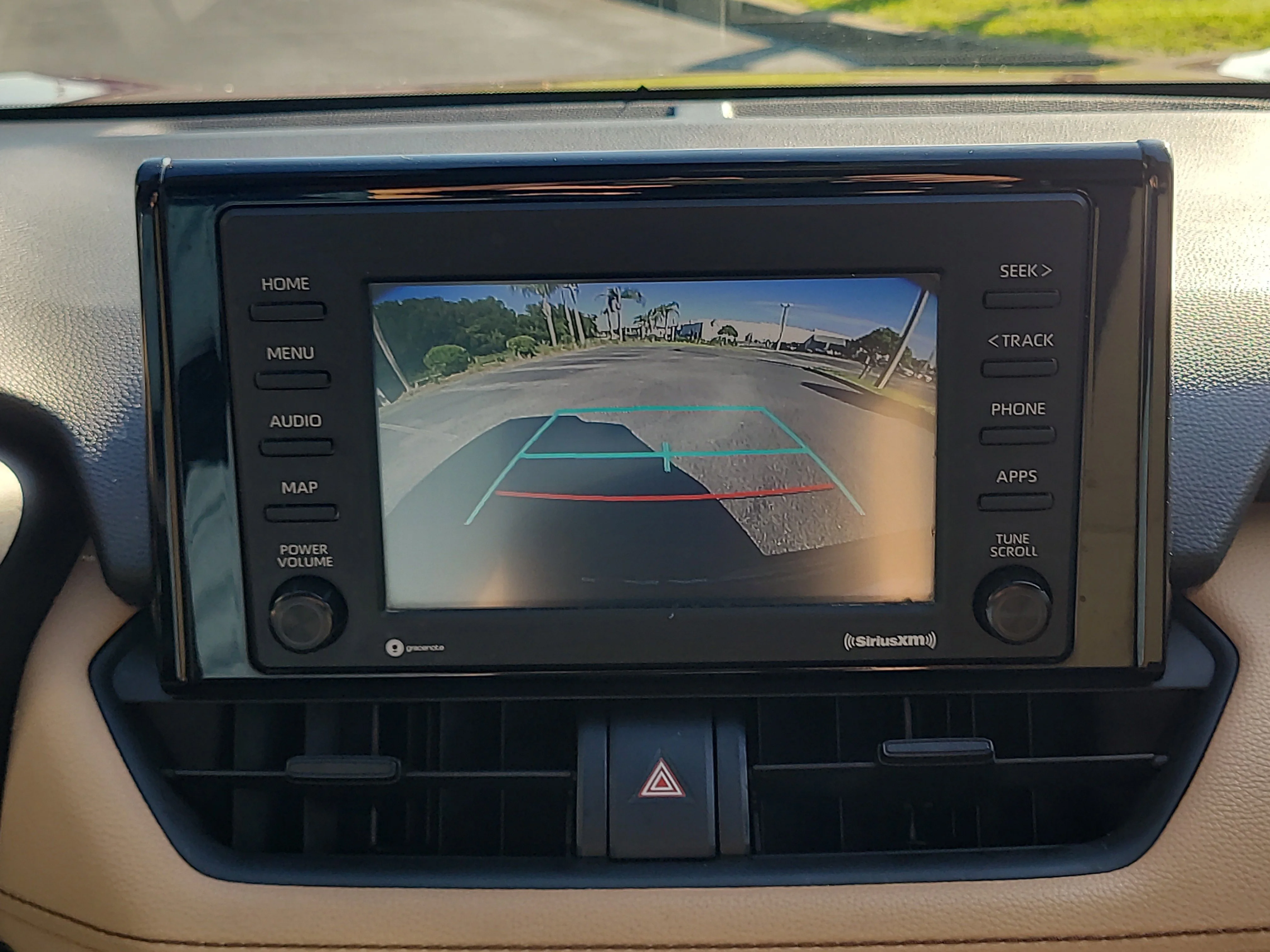 Used 2020 Pearl Toyota LE image 21