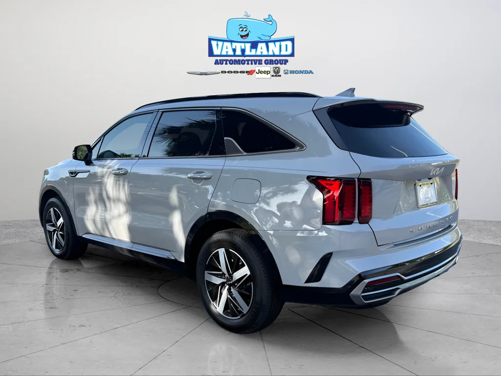 Used 2022 Gray Kia EX image 3
