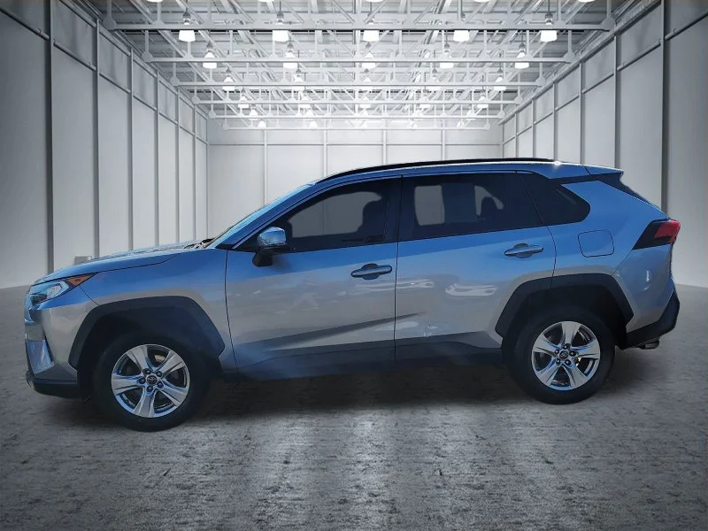 Used 2019 Silver Toyota XLE image 8