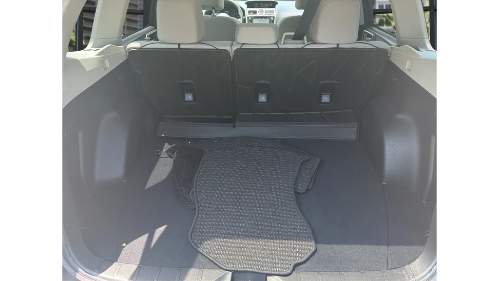 Used 2017 Dark Gray Metallic Subaru 2.5i Premium image 13