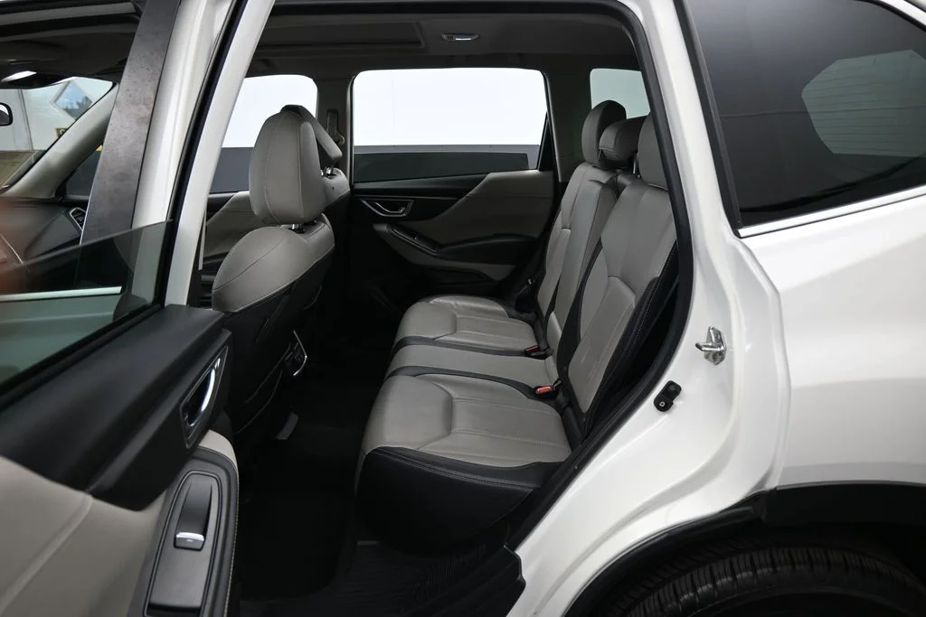 Used 2022 Crystal White Pearl Subaru Limited image 31
