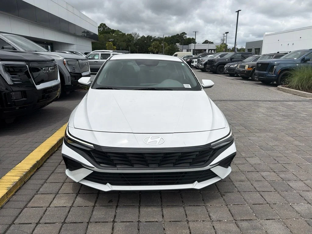 Used 2024 White Hyundai SE image 3