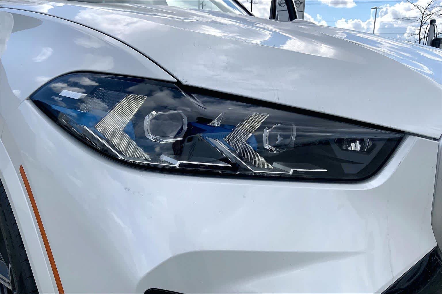 Used 2026 Mineral White Metallic BMW xDrive40i image 13