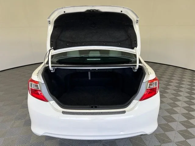 Used 2014 White Toyota LE image 27