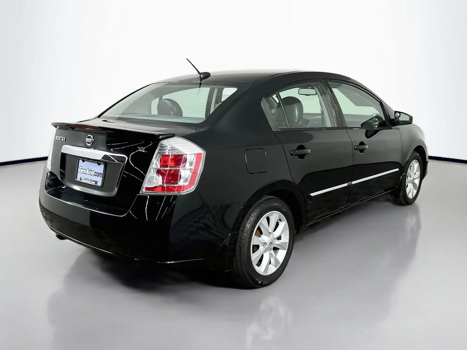 Used 2011 Black Nissan 2.0 SL image 8