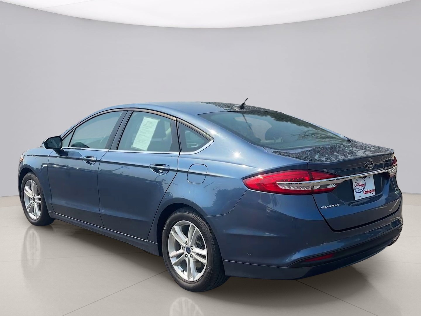 Used 2018 Blue Ford SE image 3