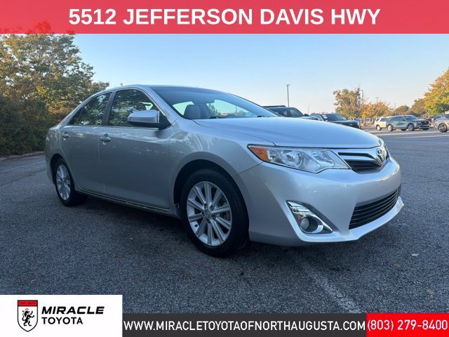 Used 2013 Silver Toyota XLE image 1