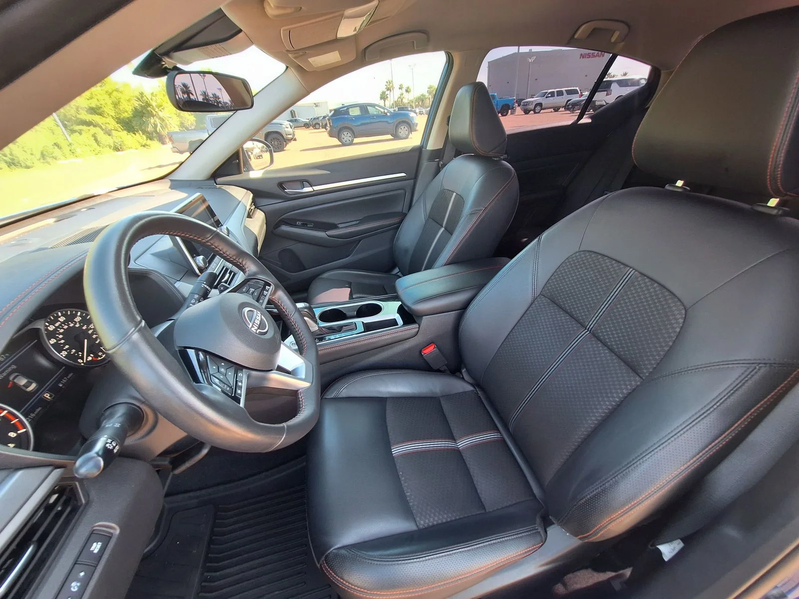 Used 2025 Blue Nissan 2.5 SR image 9