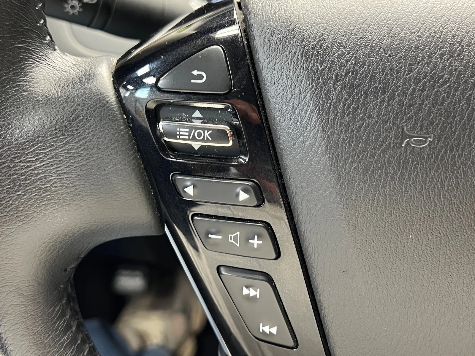 Used 2024 Hermosa Blue Pearl (bw5) Nissan SL image 11