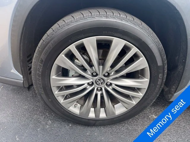 Used 2021 Moon Dust Toyota Platinum image 10