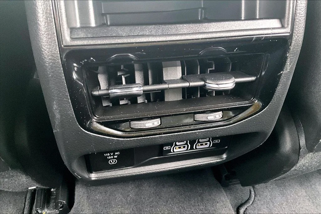 Used 2024 Black Jeep Altitude image 33