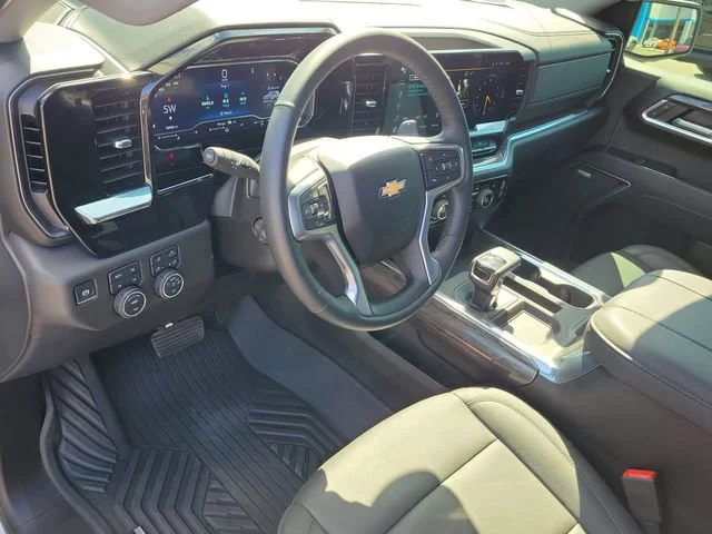 2024 Chevrolet Silverado 1500 LTZ - Photo 17