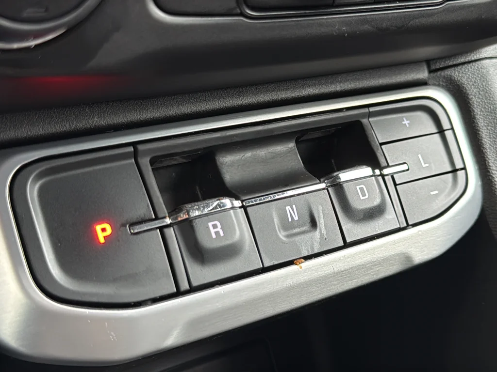 Used 2020 White GMC SLE image 39