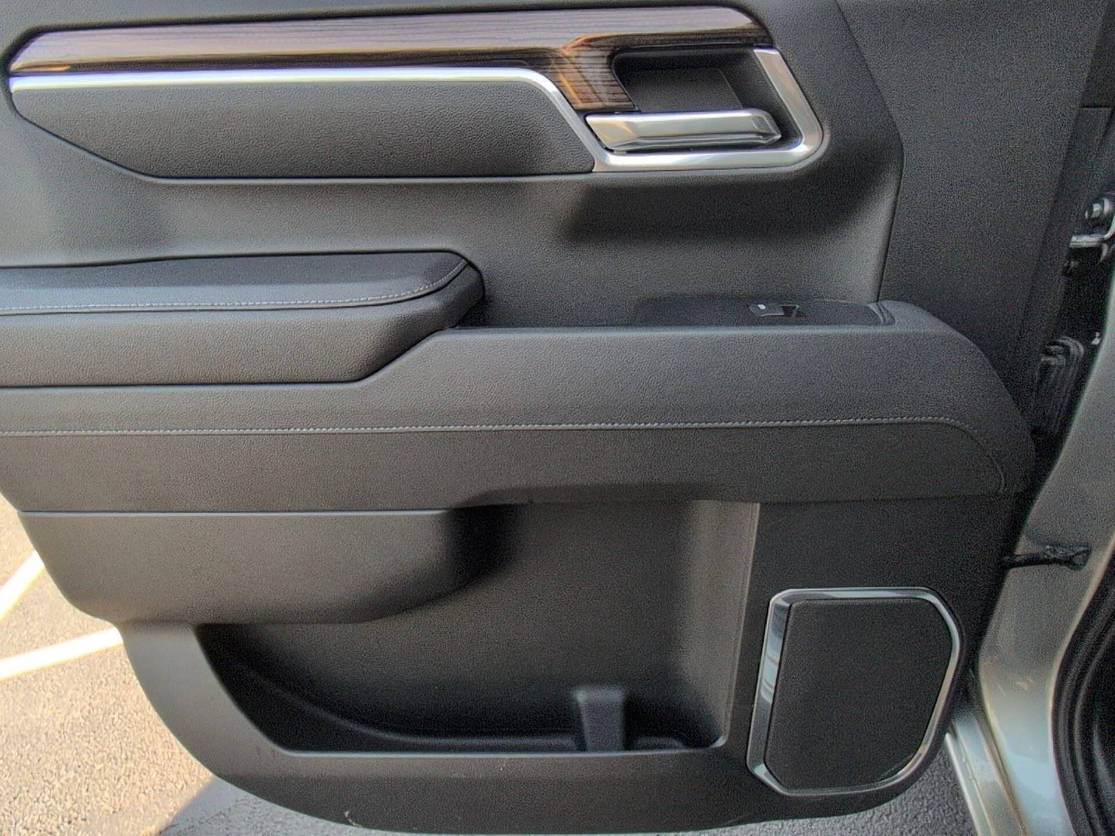 Used 2025 Sterling Gray Metallic Chevrolet LT image 37