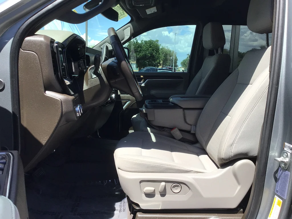 Used 2025 Sterling Metallic GMC SLE image 11