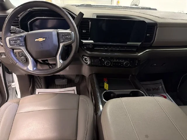 Used 2024 White Chevrolet LT image 17