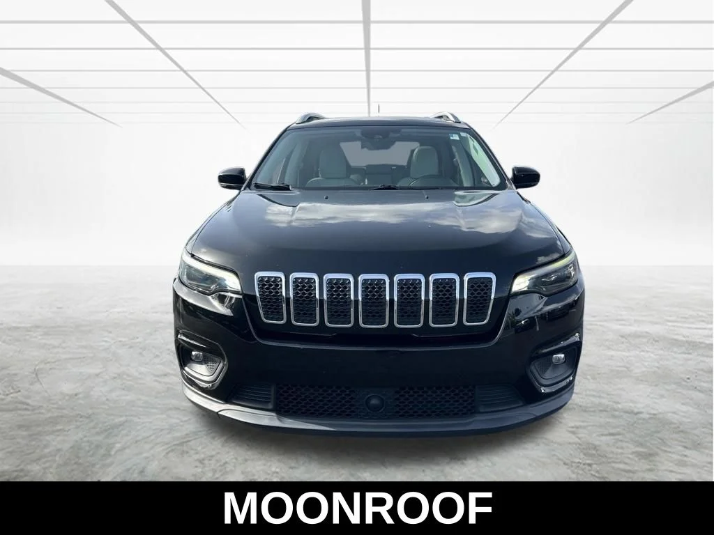 Certified Used 2021 Black Jeep Latitude Lux image 9