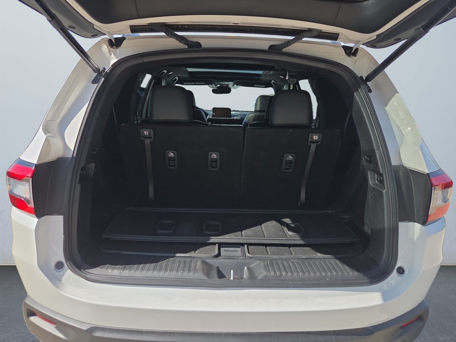 Used 2025 Platinum White Pearl Honda TrailSport image 15