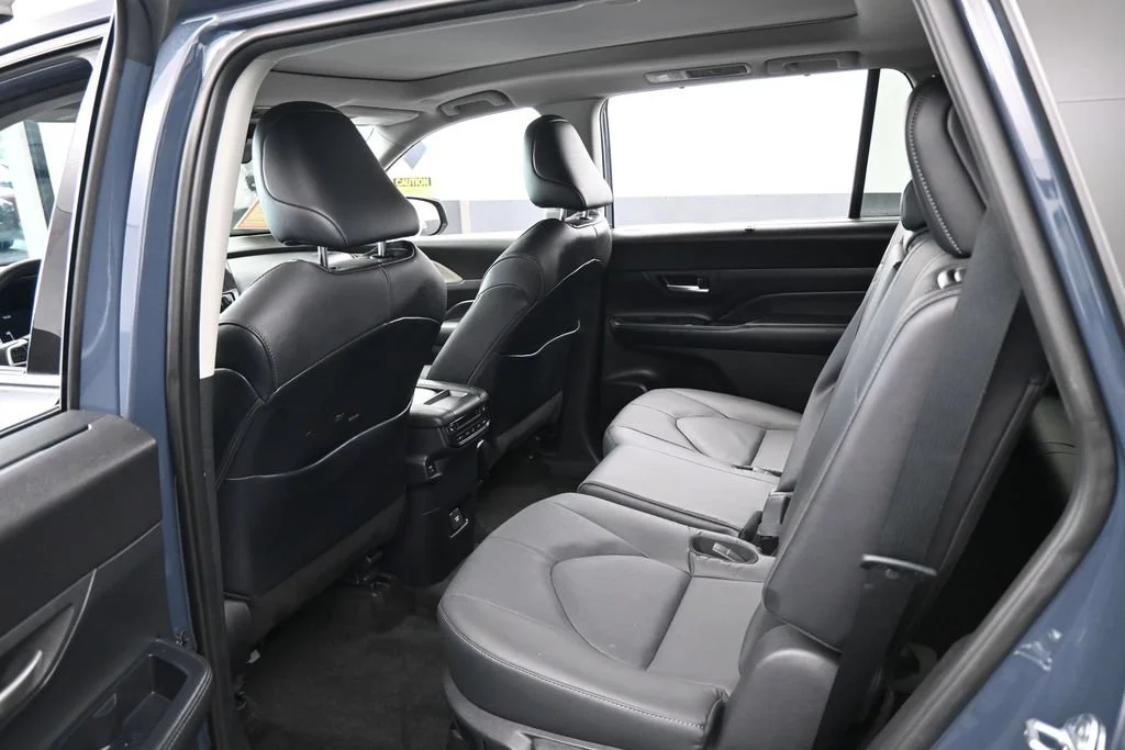 Used 2025 Cloud Toyota Limited image 39